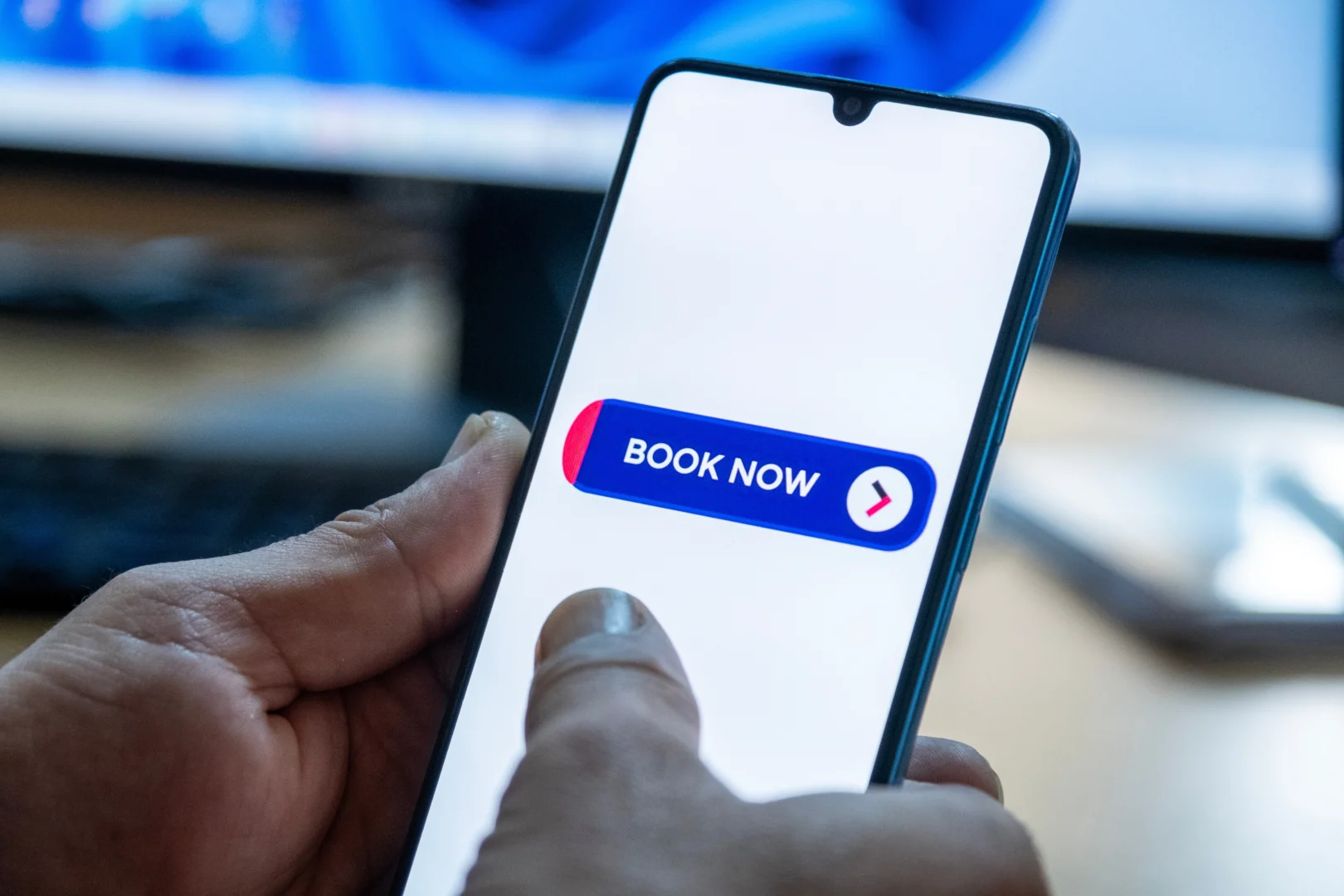 Usuario realizando una reserva directa desde el móvil