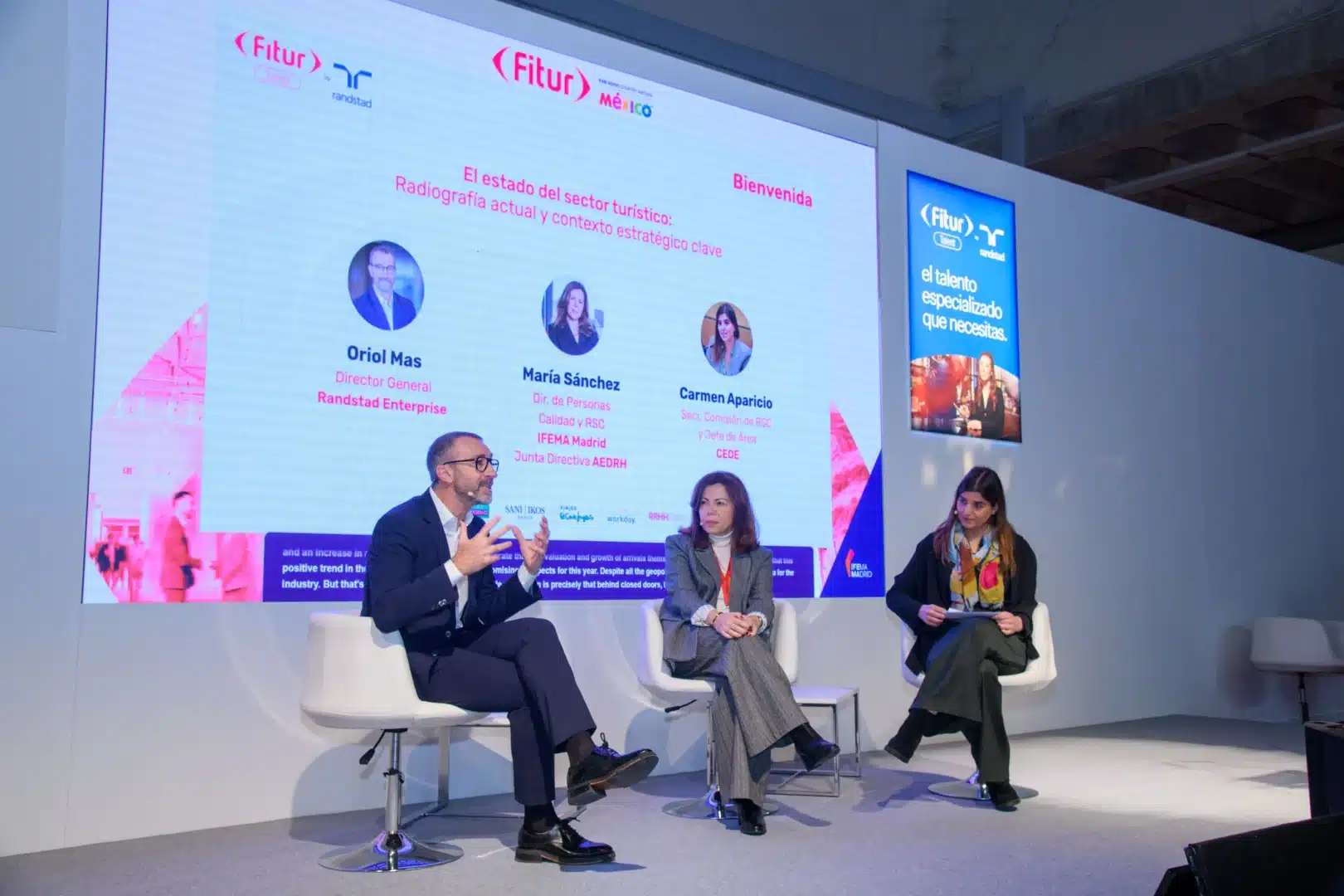 Mesa de debate sobre talento, personas y futuro del sector turístico