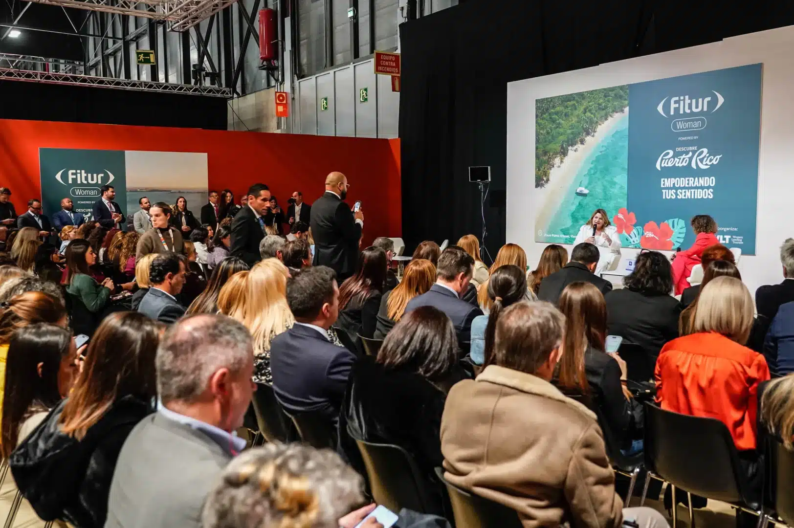 Ponencia en FITUR Woman 2026 sobre liderazgo femenino y toma de decisiones en turismo